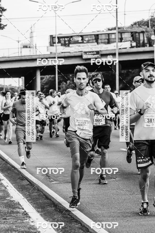 Buy your photos of the eventFotos de Corrida em Preto & Branco on Fotop