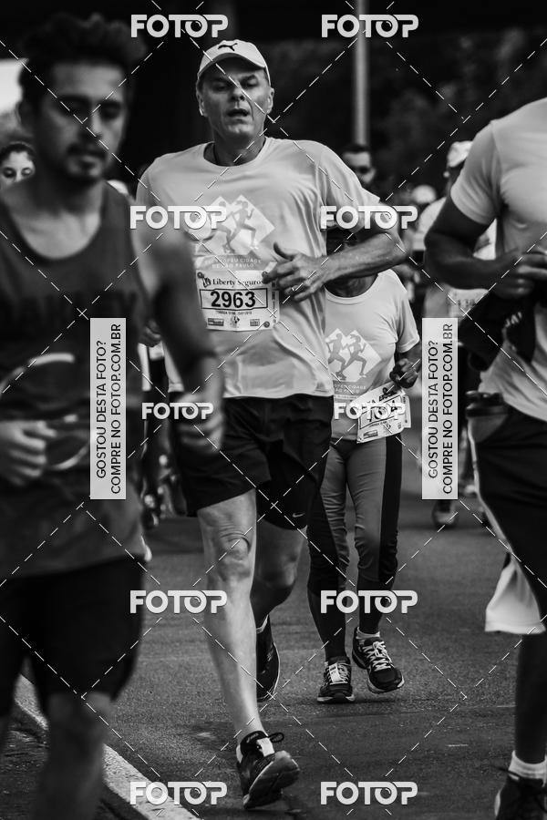 Buy your photos of the eventFotos de Corrida em Preto & Branco on Fotop
