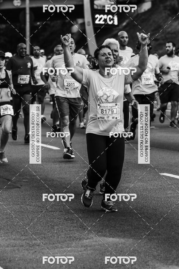 Buy your photos of the eventFotos de Corrida em Preto & Branco on Fotop