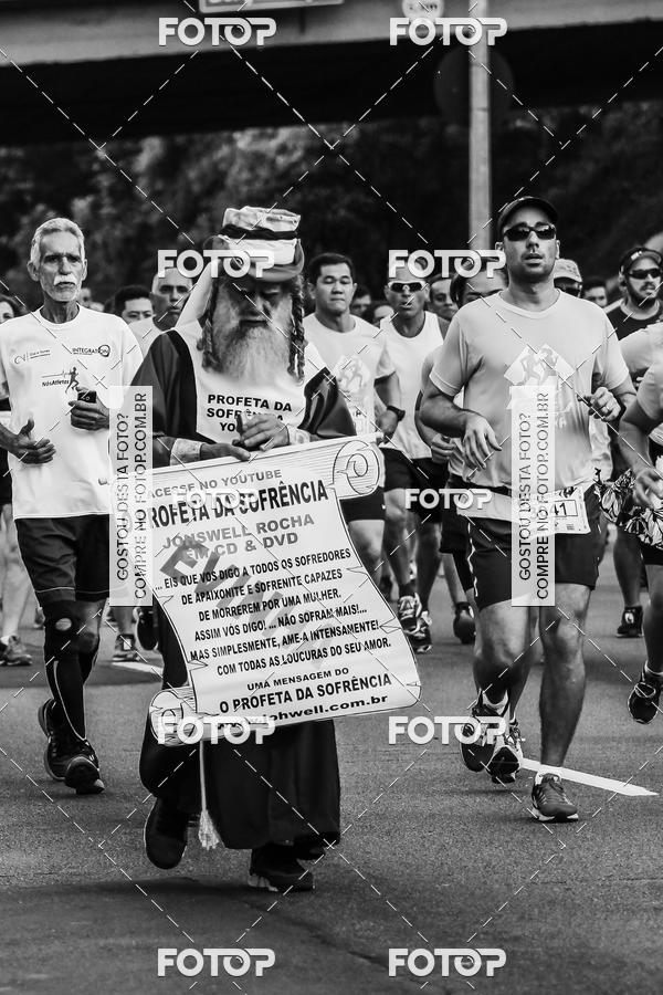 Buy your photos of the eventFotos de Corrida em Preto & Branco on Fotop