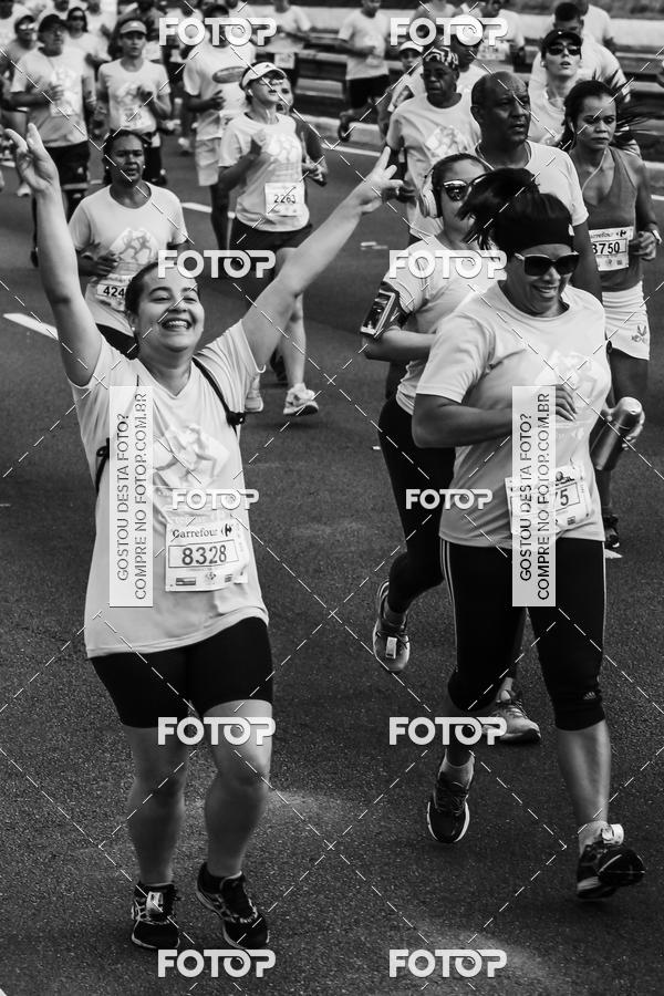 Buy your photos of the eventFotos de Corrida em Preto & Branco on Fotop