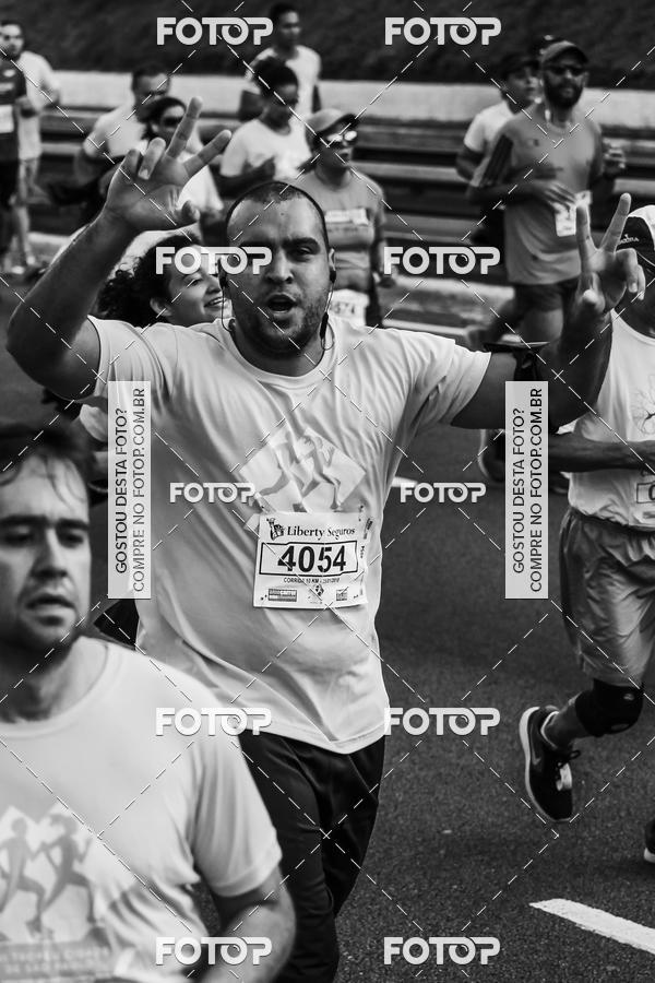 Buy your photos of the eventFotos de Corrida em Preto & Branco on Fotop
