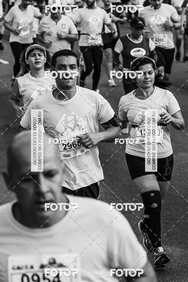 Buy your photos of the eventFotos de Corrida em Preto & Branco on Fotop