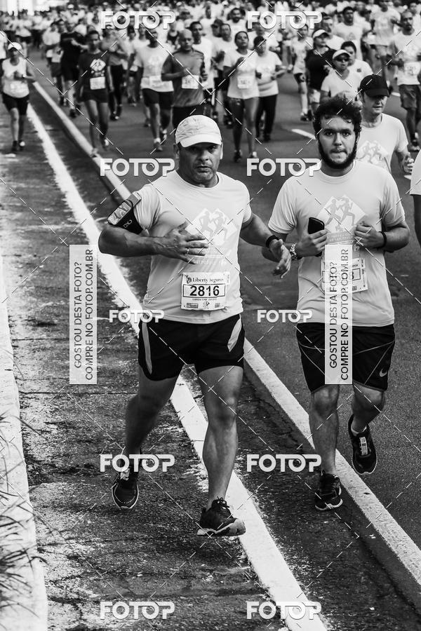 Buy your photos of the eventFotos de Corrida em Preto & Branco on Fotop