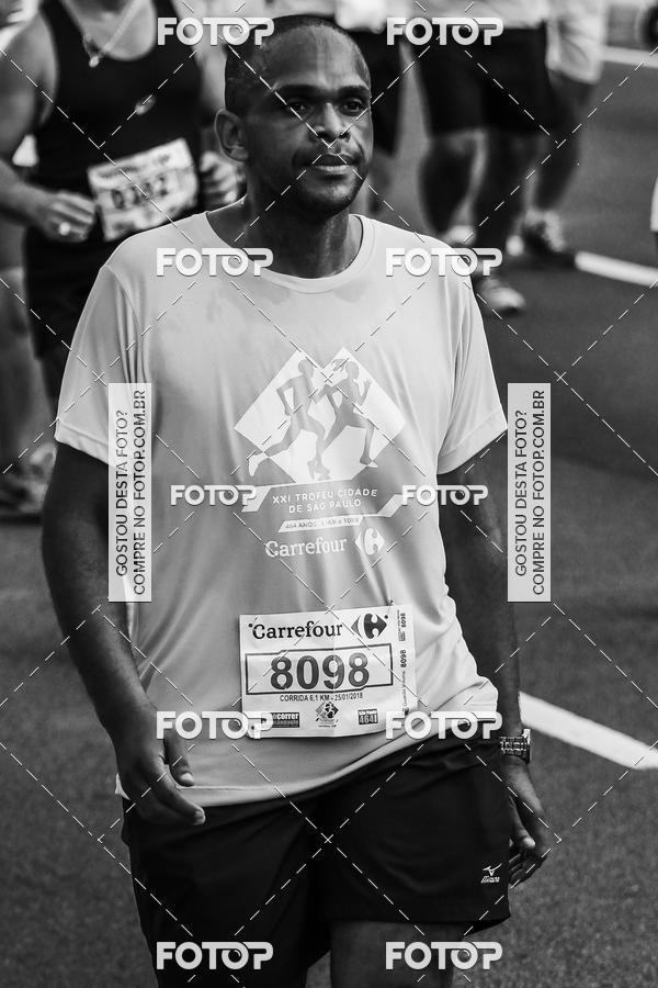 Buy your photos of the eventFotos de Corrida em Preto & Branco on Fotop