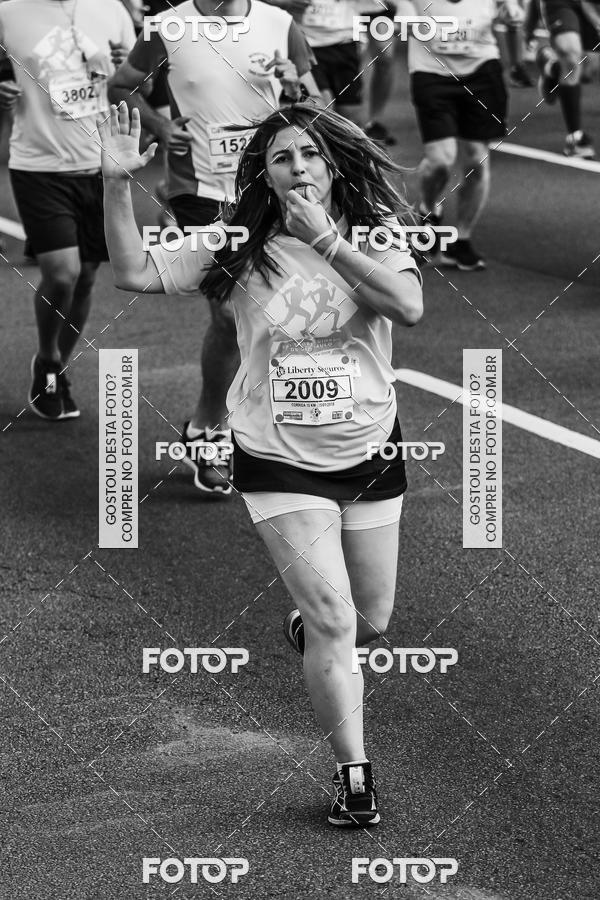 Buy your photos of the eventFotos de Corrida em Preto & Branco on Fotop