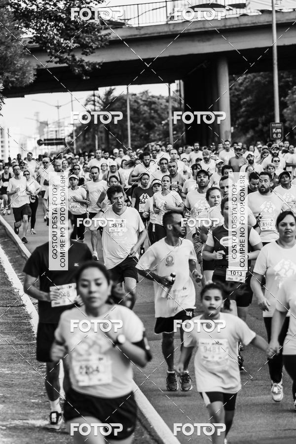 Buy your photos of the eventFotos de Corrida em Preto & Branco on Fotop