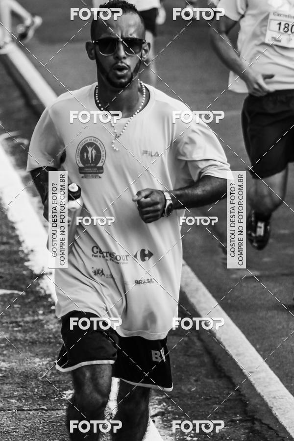 Buy your photos of the eventFotos de Corrida em Preto & Branco on Fotop