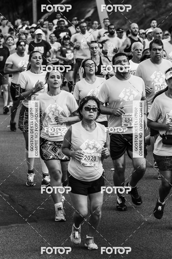 Buy your photos of the eventFotos de Corrida em Preto & Branco on Fotop