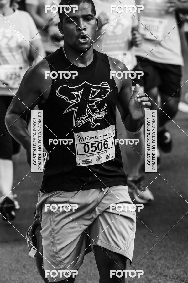 Buy your photos of the eventFotos de Corrida em Preto & Branco on Fotop