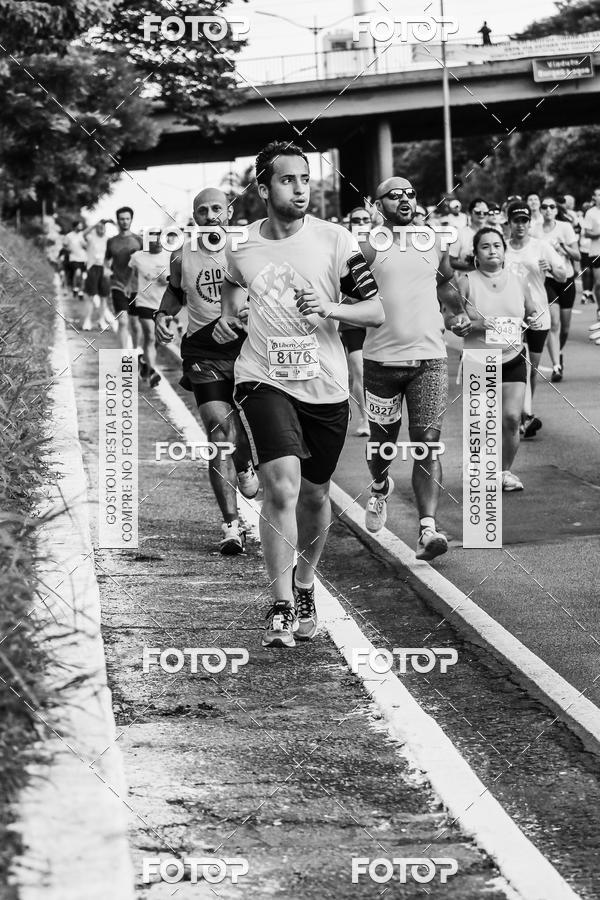 Buy your photos of the eventFotos de Corrida em Preto & Branco on Fotop