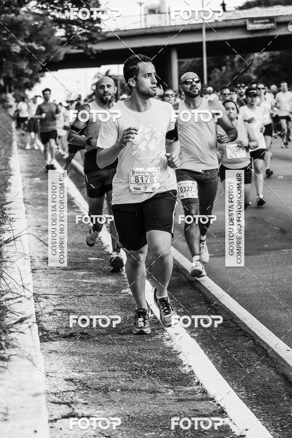 Buy your photos of the eventFotos de Corrida em Preto & Branco on Fotop