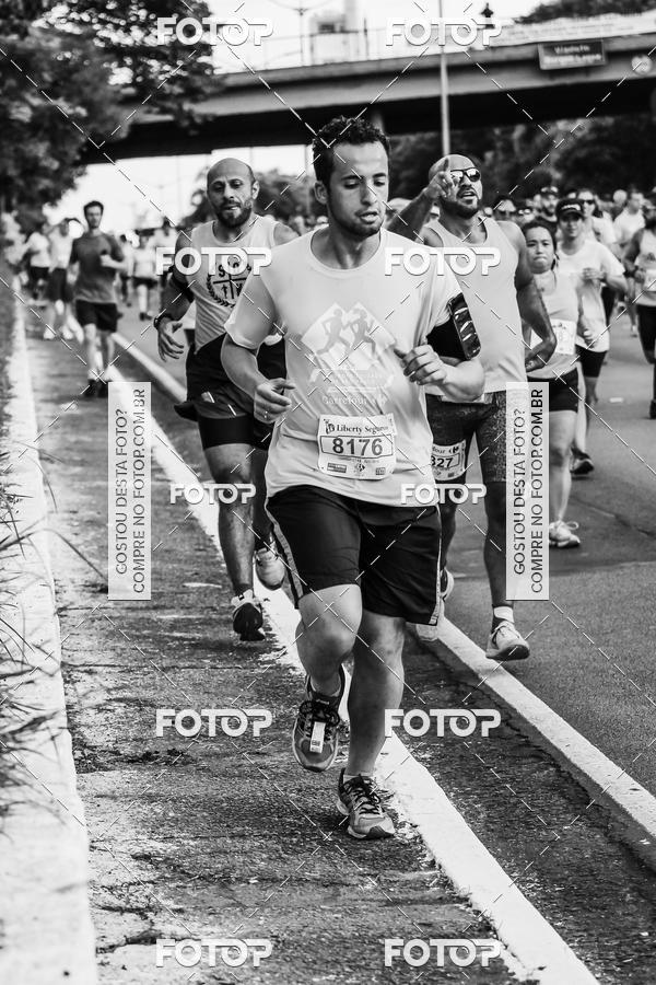 Buy your photos of the eventFotos de Corrida em Preto & Branco on Fotop