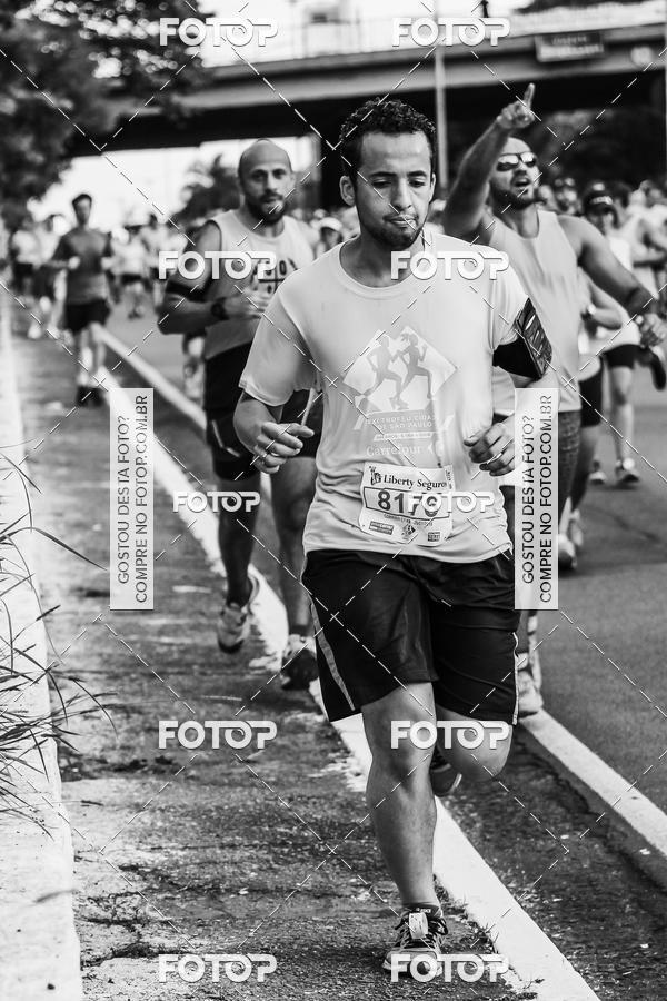 Buy your photos of the eventFotos de Corrida em Preto & Branco on Fotop