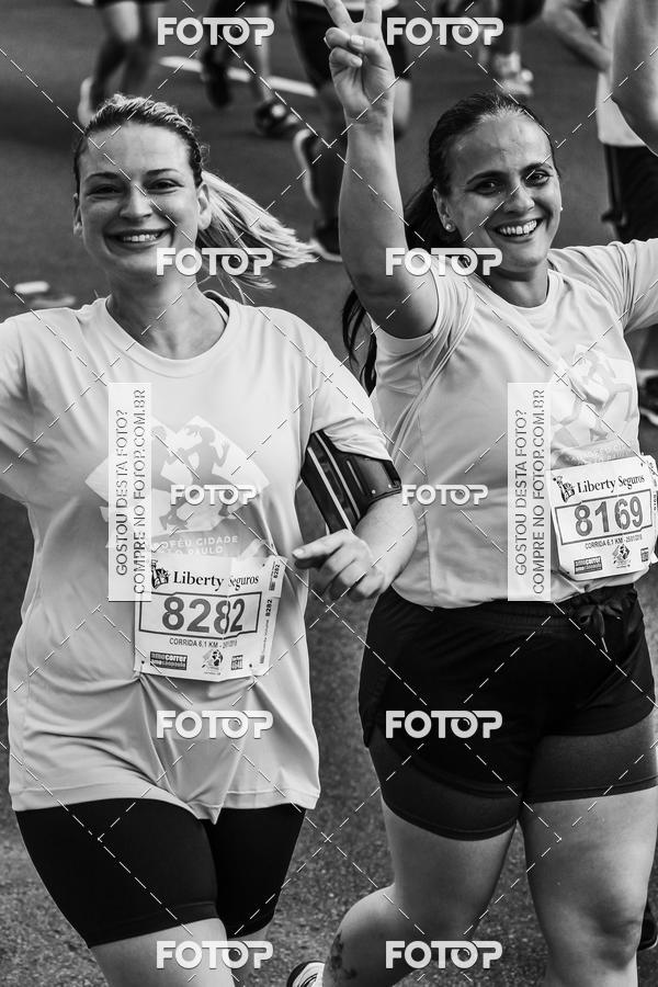 Buy your photos of the eventFotos de Corrida em Preto & Branco on Fotop