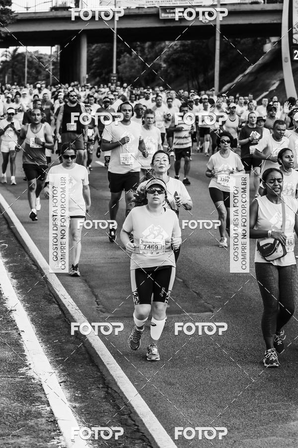 Buy your photos of the eventFotos de Corrida em Preto & Branco on Fotop