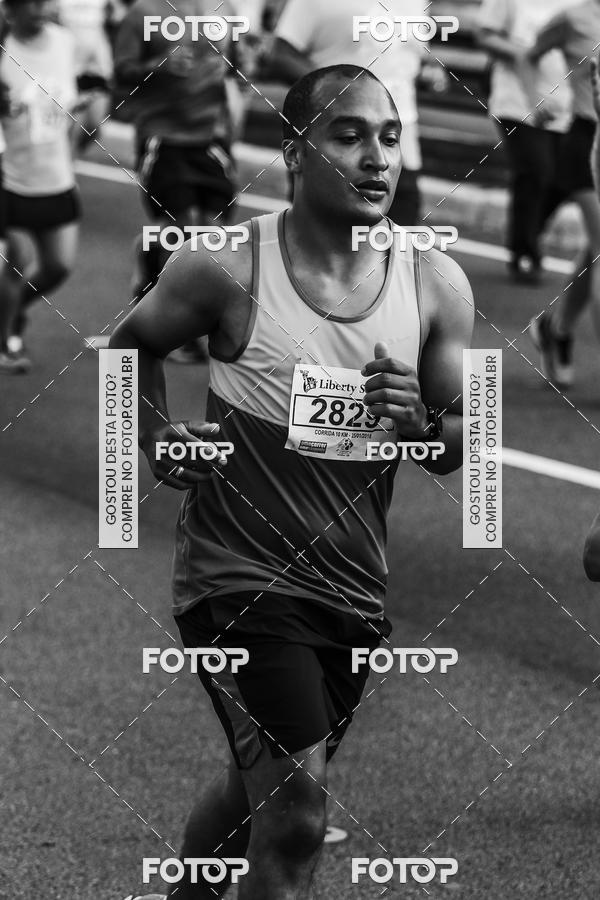 Buy your photos of the eventFotos de Corrida em Preto & Branco on Fotop