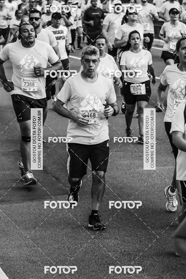 Buy your photos of the eventFotos de Corrida em Preto & Branco on Fotop