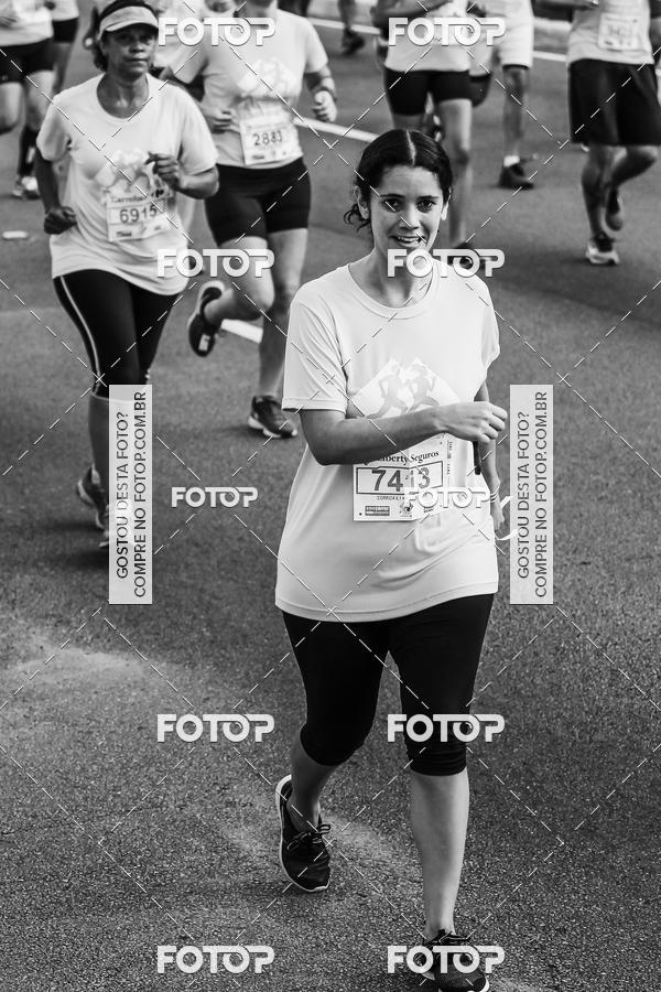 Buy your photos of the eventFotos de Corrida em Preto & Branco on Fotop