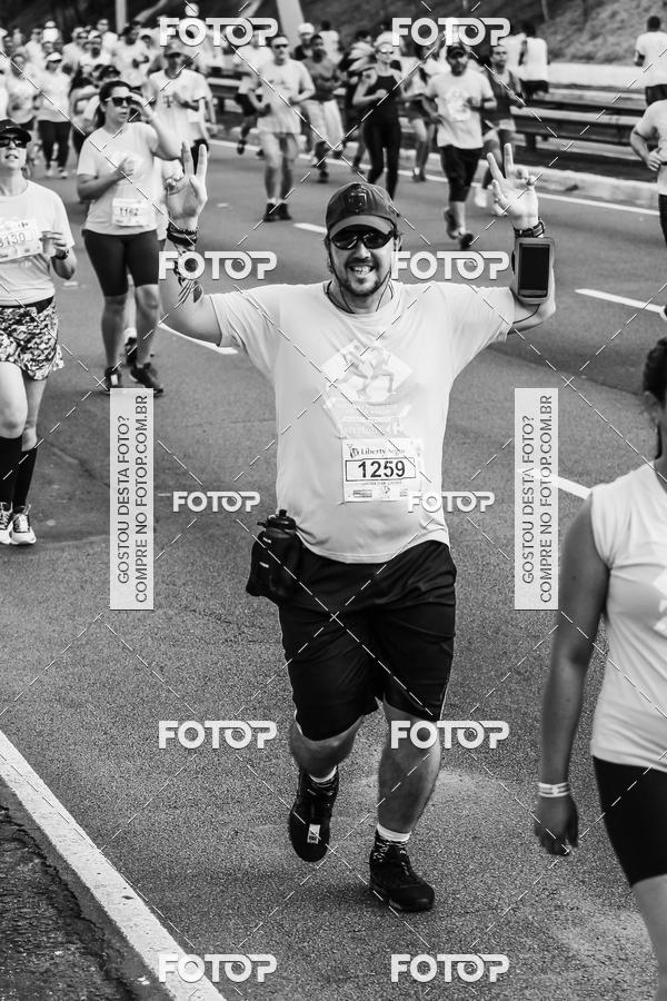 Buy your photos of the eventFotos de Corrida em Preto & Branco on Fotop