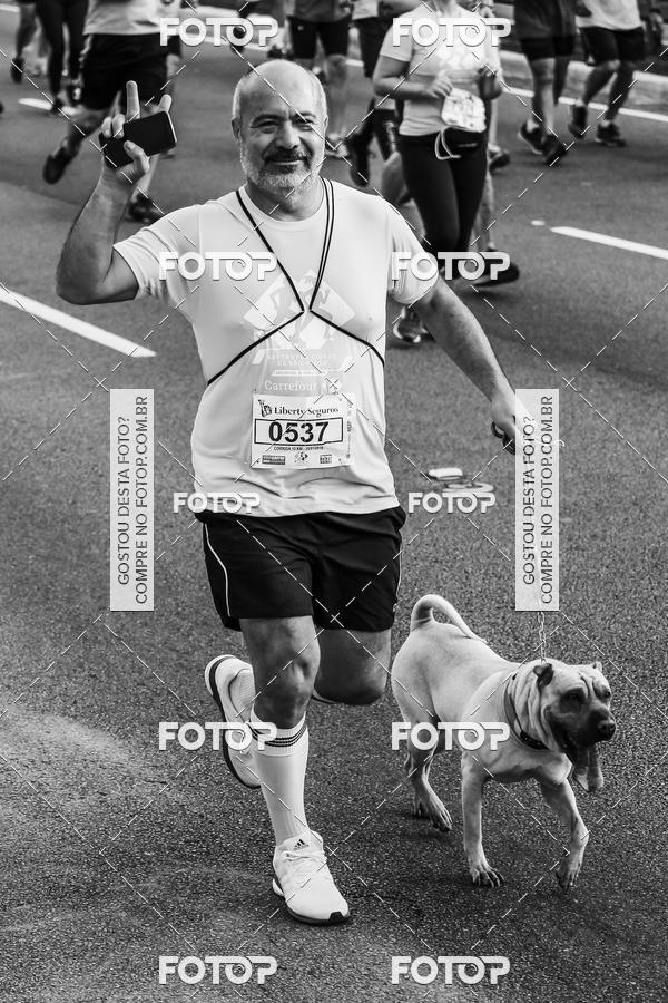 Buy your photos of the eventFotos de Corrida em Preto & Branco on Fotop