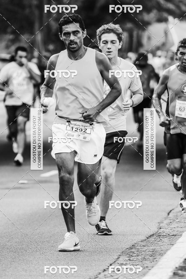 Buy your photos of the eventFotos de Corrida em Preto & Branco on Fotop