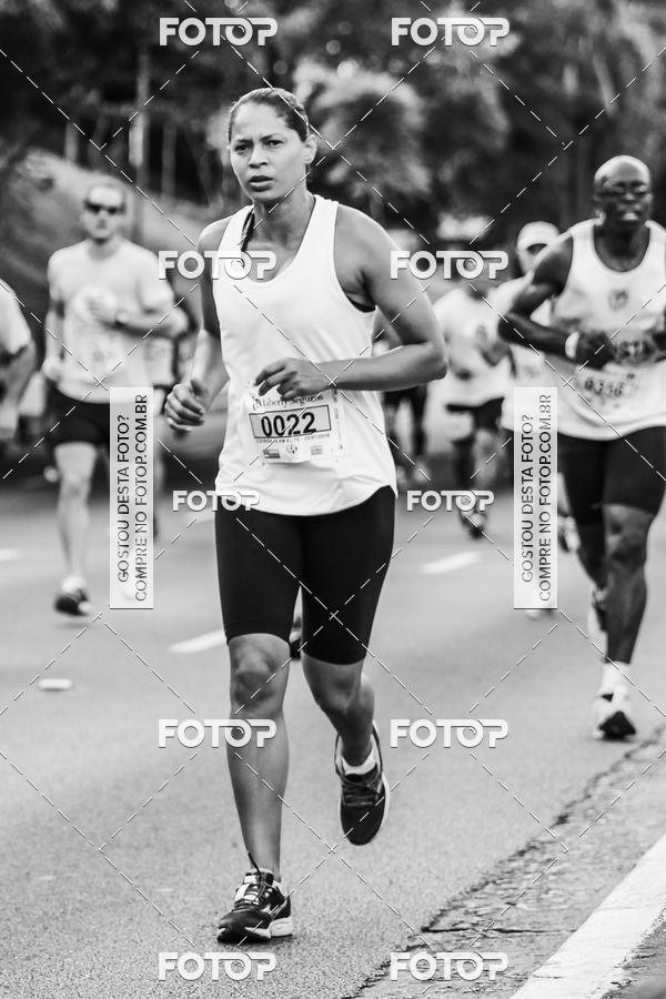 Buy your photos of the eventFotos de Corrida em Preto & Branco on Fotop