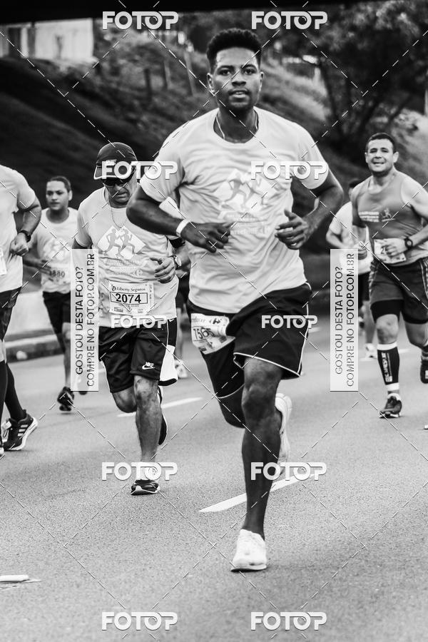 Buy your photos of the eventFotos de Corrida em Preto & Branco on Fotop