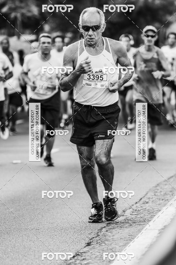 Buy your photos of the eventFotos de Corrida em Preto & Branco on Fotop