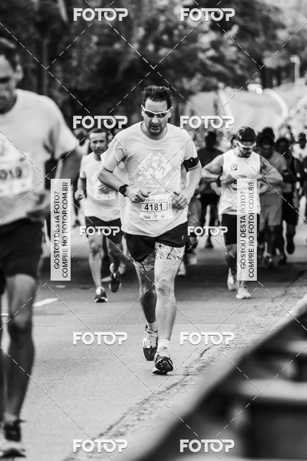 Buy your photos of the eventFotos de Corrida em Preto & Branco on Fotop