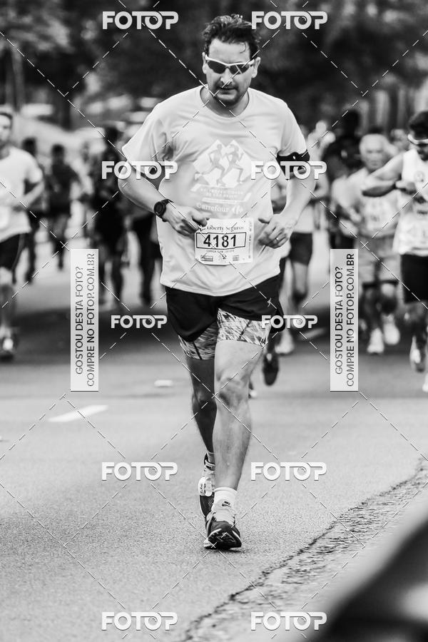 Buy your photos of the eventFotos de Corrida em Preto & Branco on Fotop