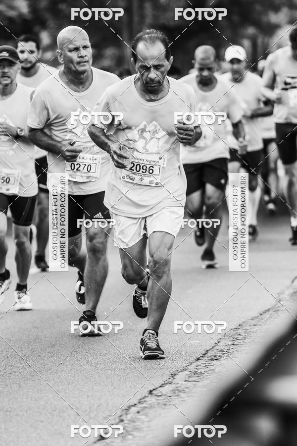 Buy your photos of the eventFotos de Corrida em Preto & Branco on Fotop