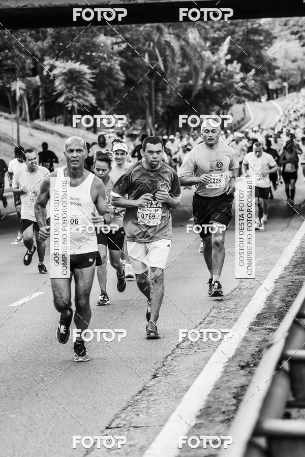 Buy your photos of the eventFotos de Corrida em Preto & Branco on Fotop