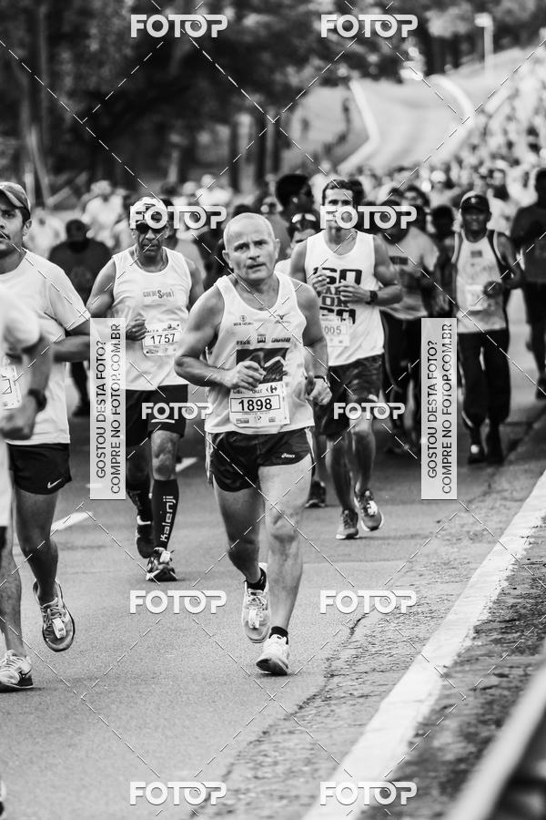 Buy your photos of the eventFotos de Corrida em Preto & Branco on Fotop