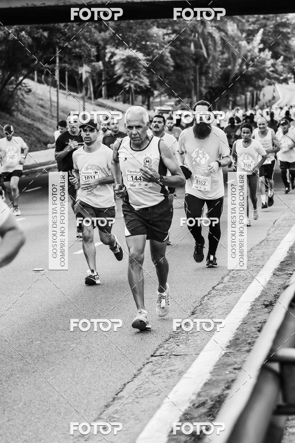 Buy your photos of the eventFotos de Corrida em Preto & Branco on Fotop