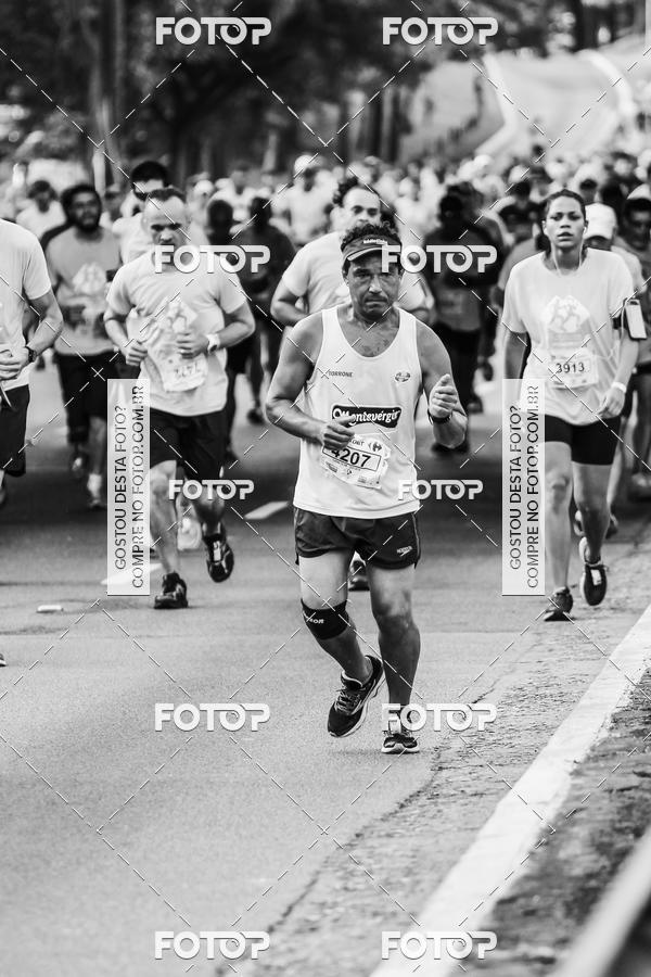 Buy your photos of the eventFotos de Corrida em Preto & Branco on Fotop