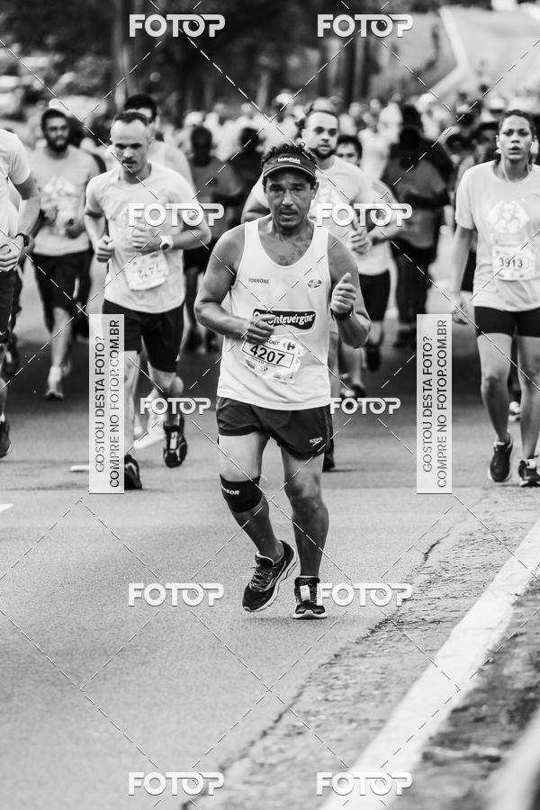 Buy your photos of the eventFotos de Corrida em Preto & Branco on Fotop