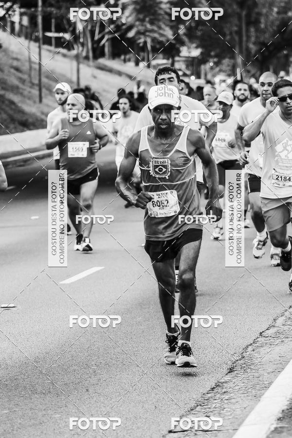 Buy your photos of the eventFotos de Corrida em Preto & Branco on Fotop
