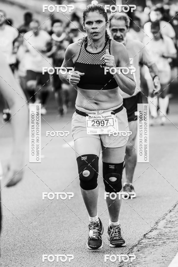 Buy your photos of the eventFotos de Corrida em Preto & Branco on Fotop