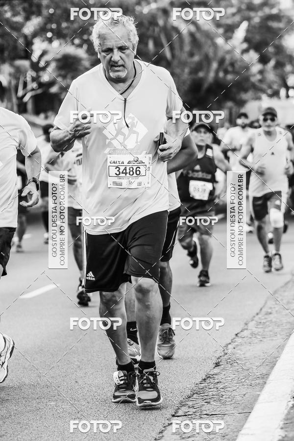 Buy your photos of the eventFotos de Corrida em Preto & Branco on Fotop