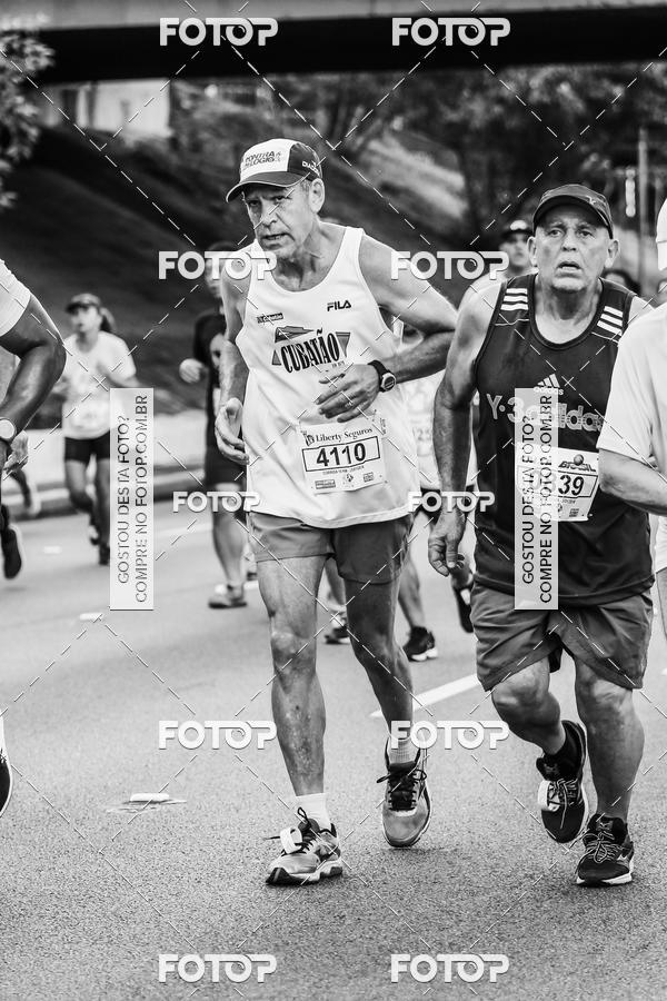 Buy your photos of the eventFotos de Corrida em Preto & Branco on Fotop