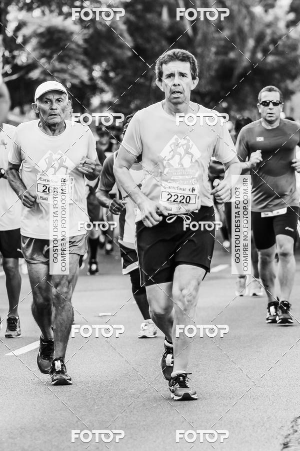 Buy your photos of the eventFotos de Corrida em Preto & Branco on Fotop