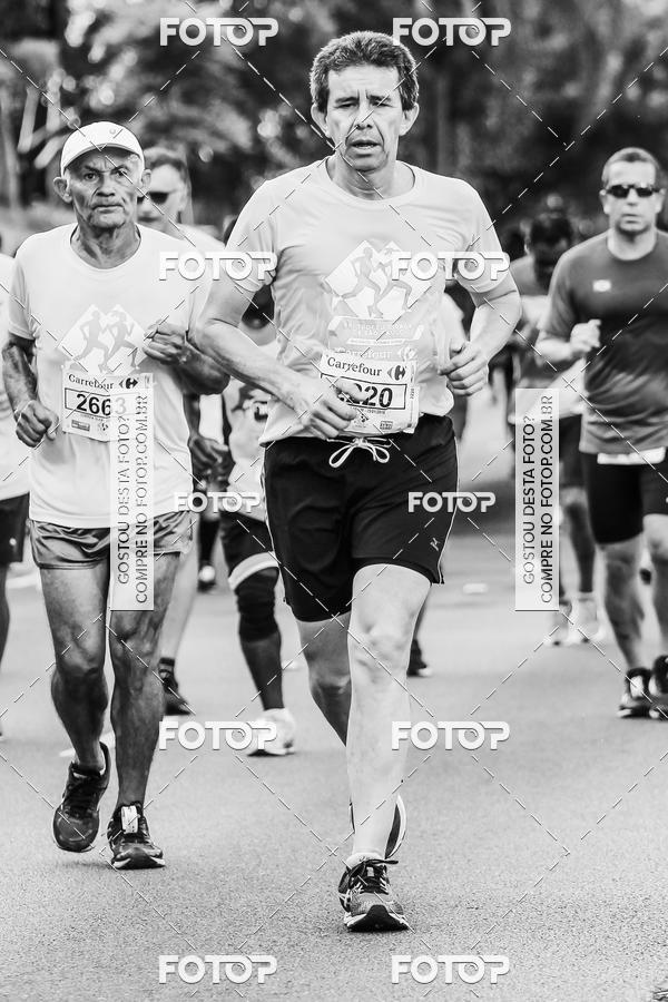 Buy your photos of the eventFotos de Corrida em Preto & Branco on Fotop
