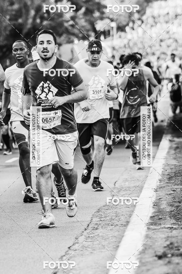 Buy your photos of the eventFotos de Corrida em Preto & Branco on Fotop