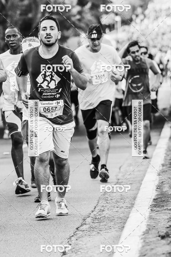 Buy your photos of the eventFotos de Corrida em Preto & Branco on Fotop