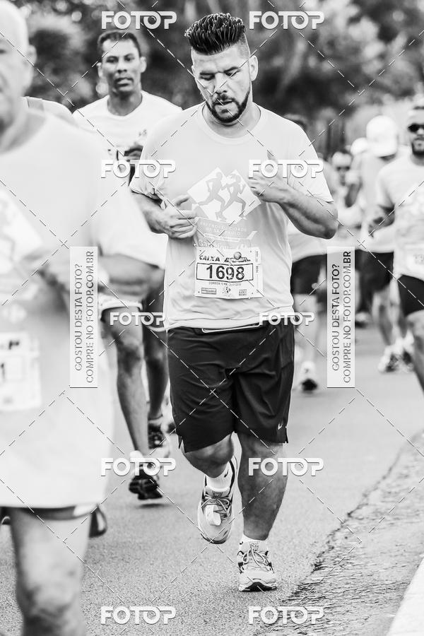 Buy your photos of the eventFotos de Corrida em Preto & Branco on Fotop