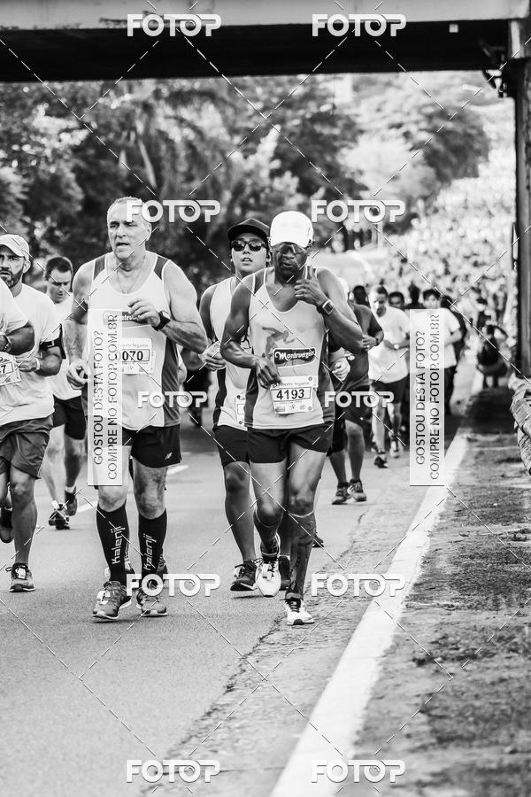Buy your photos of the eventFotos de Corrida em Preto & Branco on Fotop