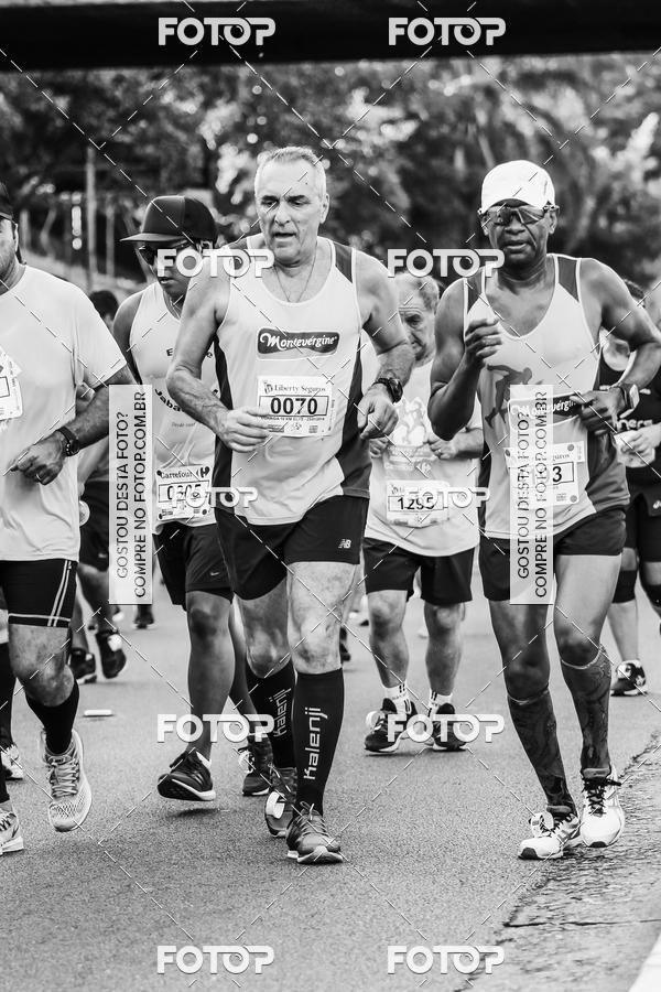 Buy your photos of the eventFotos de Corrida em Preto & Branco on Fotop