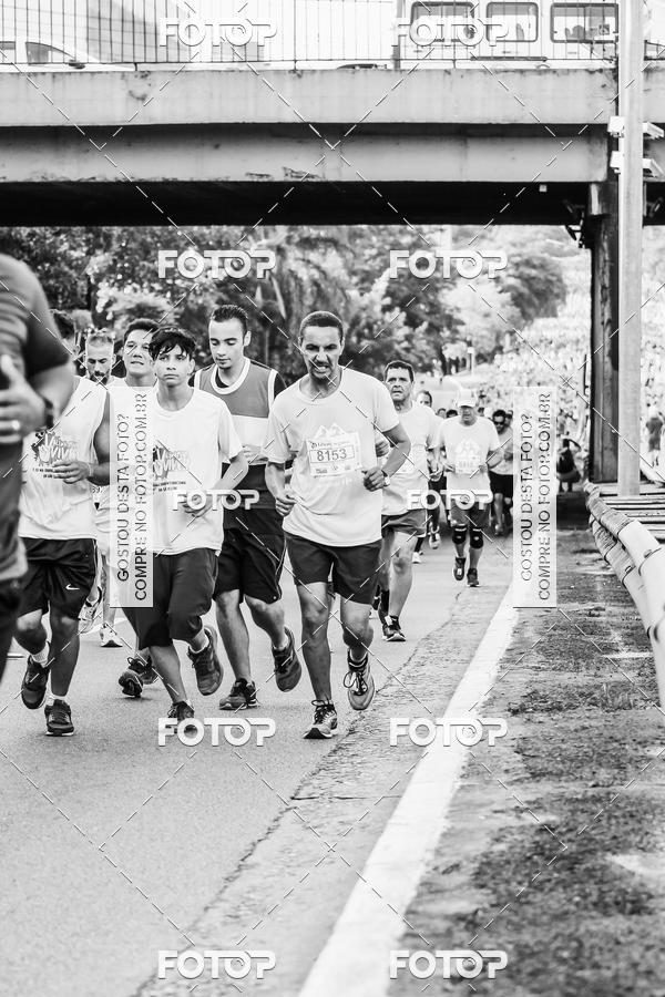 Buy your photos of the eventFotos de Corrida em Preto & Branco on Fotop