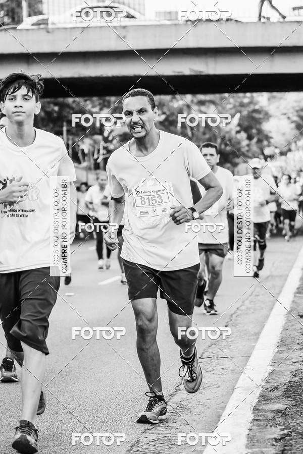 Buy your photos of the eventFotos de Corrida em Preto & Branco on Fotop